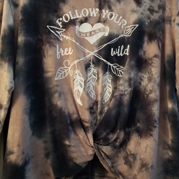 Queen Bees Cropped Top - Picture 3 of 5